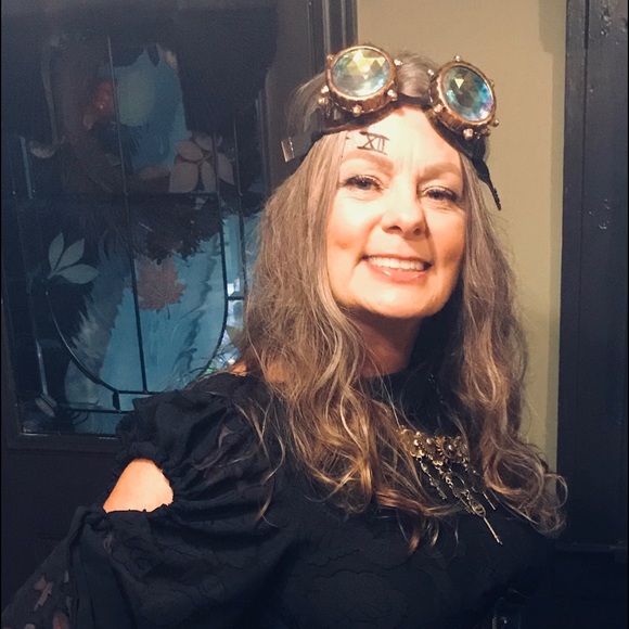 Meet your Posher, Lisa - Picture 1 of 8